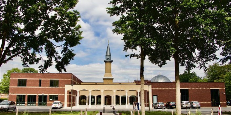 Hollanda'daki Tevhit Camisi açılışa hazırlanıyor