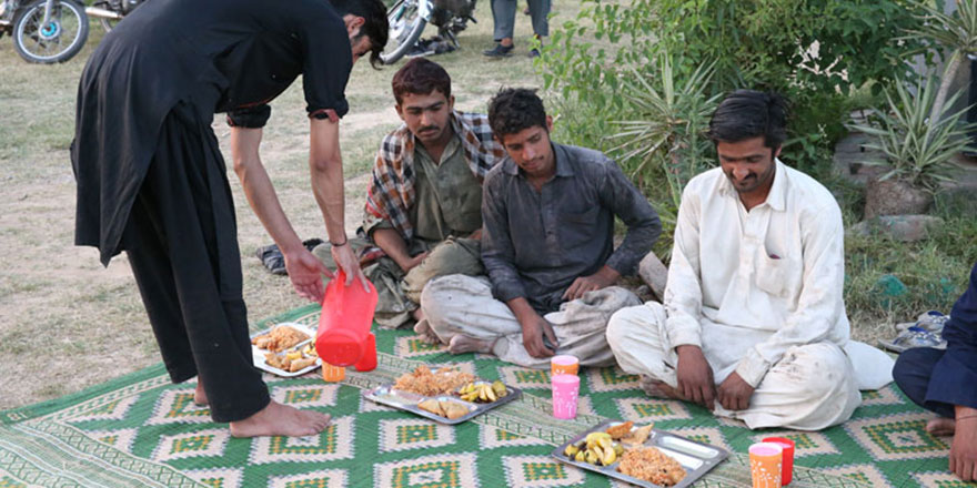 Pakistan'ın Ramazan geleneği: Yol kenarı iftar