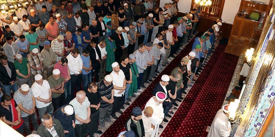 Sakarya'da son teravih Enderun usulü kılındı