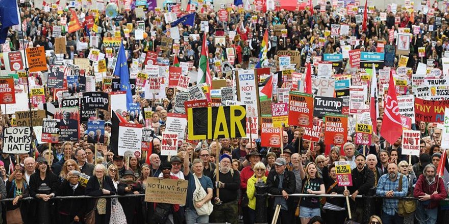 Londra'da on binler Trump'a karşı yürüdü