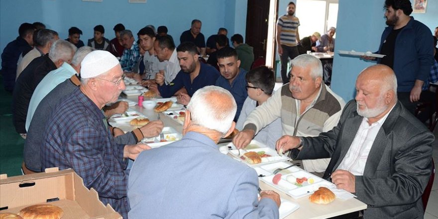 Köylüler bayram kahvaltısında buluştu