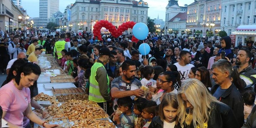 Sırbistan'da geleneksel 'bayram sofrası' kuruldu
