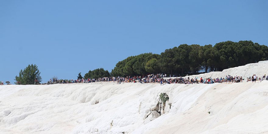 Travertenler bayramda doldu taştı