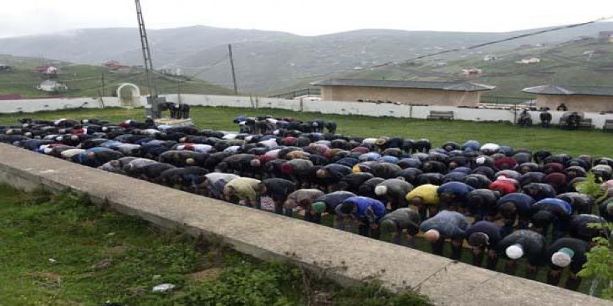 Gümüşhane'deki bu camiye binlerce kişi geliyor