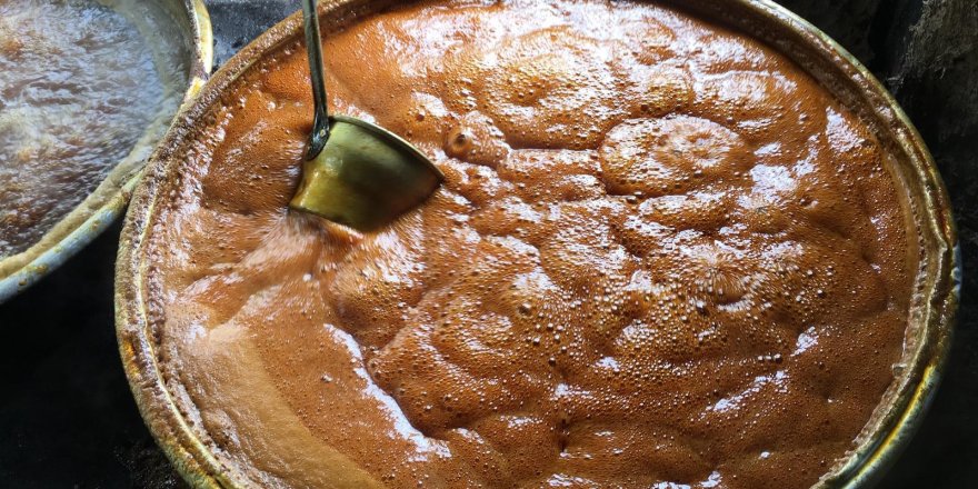 Dut pekmezi kapış kapış satılıyor