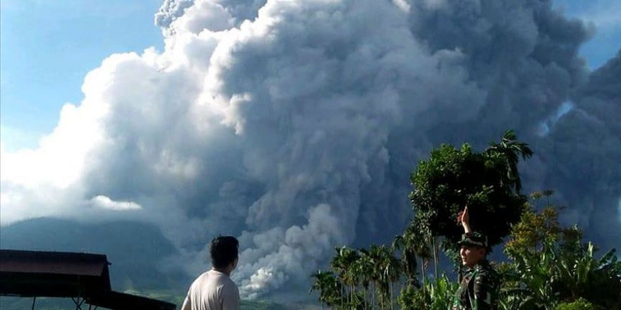 Endonezya'da Sinabung Yanardağı'nda patlama