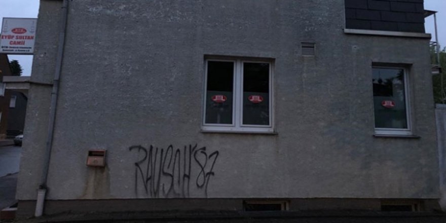 İslam düşmanları 2 günde 3 camiye saldırdı