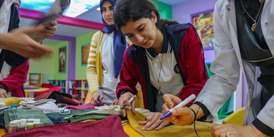 Lisede şirket kurup, girişimci oldular