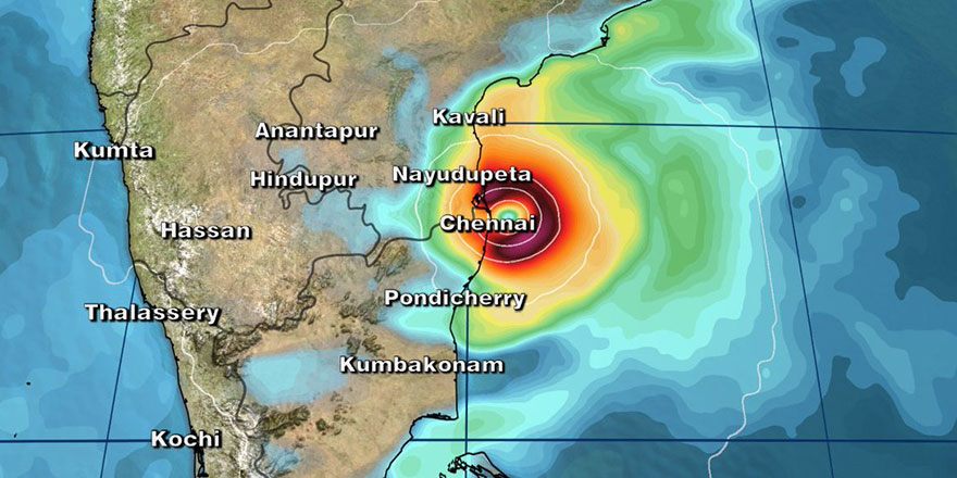 Hindistan'da tahliyeler başladı: Kasırga geliyor