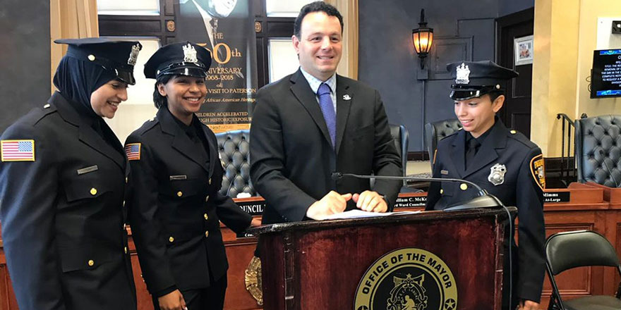 İlk başörtülü kadın polis Filistinli Tamimi oldu