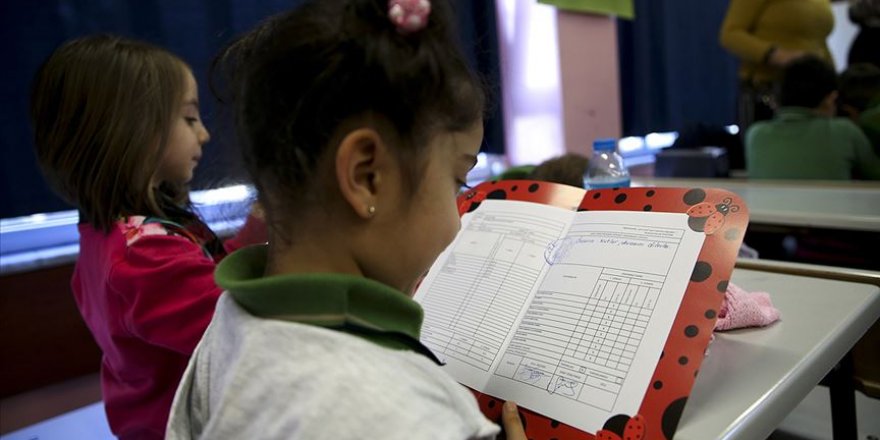 'Karne sonucu ne olursa olsun çocuğa şefkatle yaklaşın'