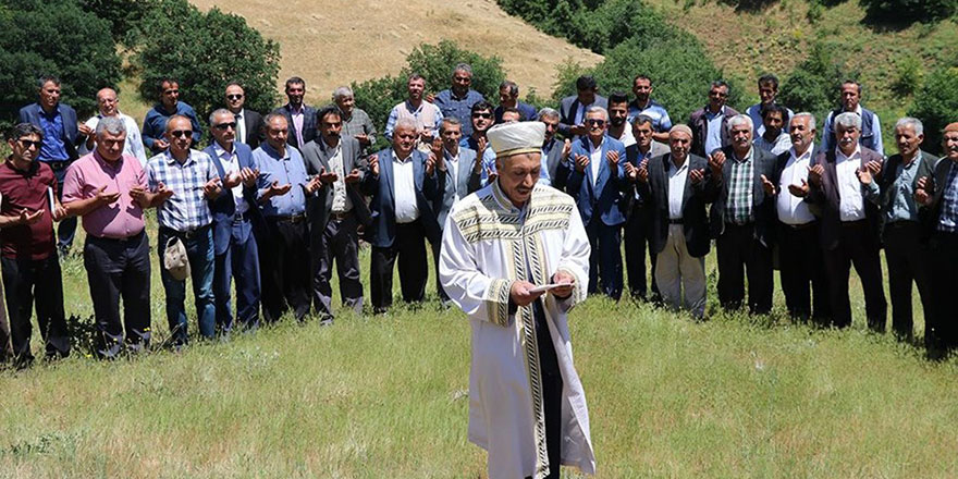 2 bin 500 metre yükseklikte bal duasına çıktılar