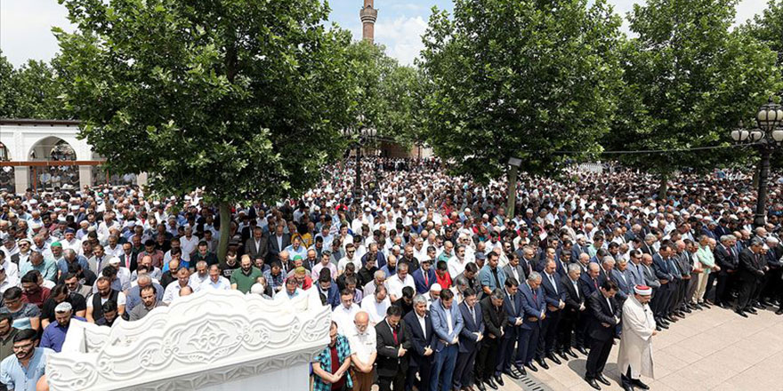 Türkiye, Mursi için cenaze namazına koştu