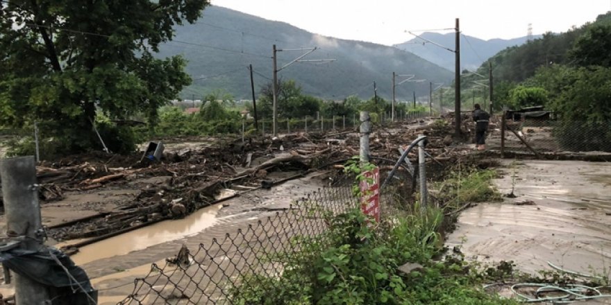 Yüksek Hızlı Tren ulaşımına sağanak engeli