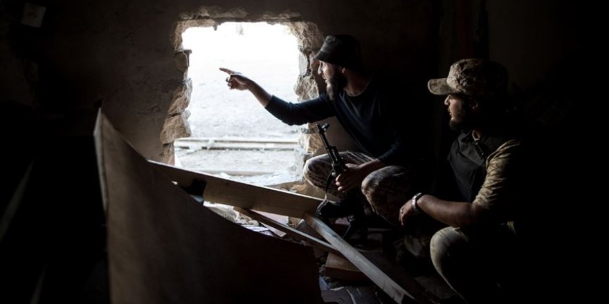 Libya'da Hafter, UMH askeri kampına saldırı düzenledi