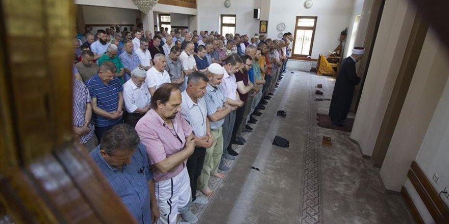 Doğu Avrupa'da Mursi için cenaze namazları
