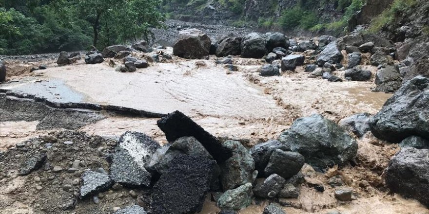Su basan yerlerde araba kullanmayın