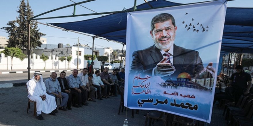 Muhammed Mursi için iki ülkede taziye çadırları