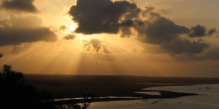 BAE gözünü Yemen'in stratejik adasına çevirdi