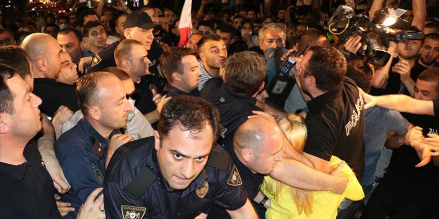 Gürcistan sokakları karıştı