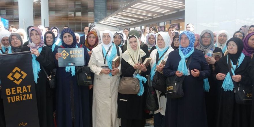 Şehit yakınları ve gaziler Umre'ye gitti