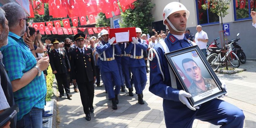 Silah kazasında şehit olan asker son yolculuğuna uğurlandı