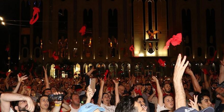 Gürcistan'ın başkenti Tiflis'te protestolar devam etti