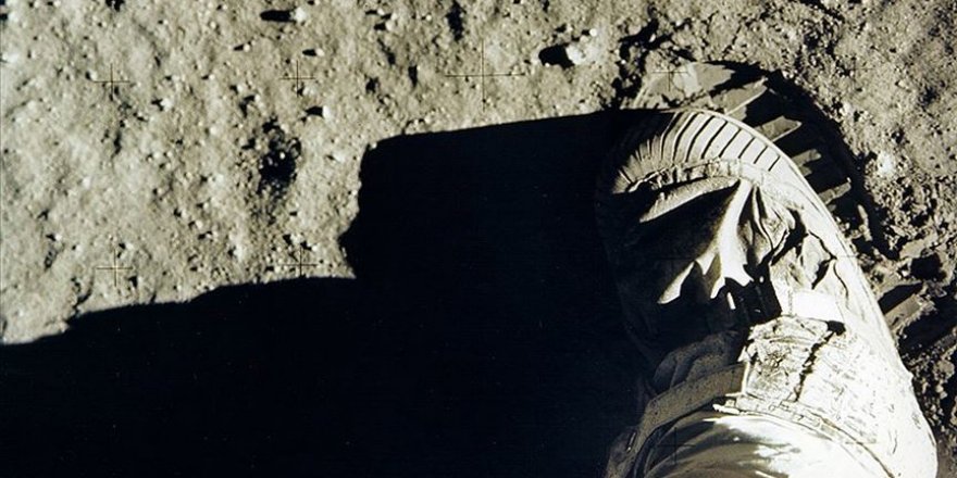 Ay'a ilk adımın görüntüleri satılacak