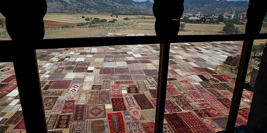 'Halı tarlaları'nın göz alıcı şöleni