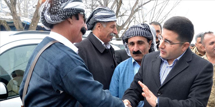 Kaymakam vatandaşla diyalog için Kürtçe öğreniyor