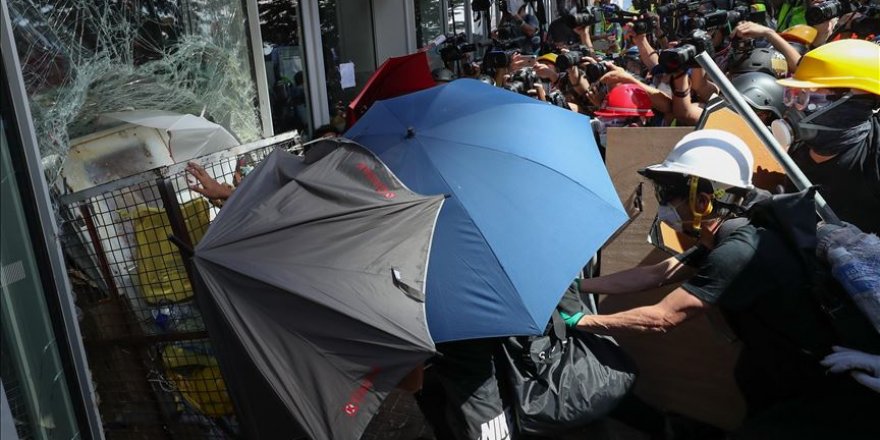 Çin hükümeti Hong Kong'da ateşi maşayla tutuyor