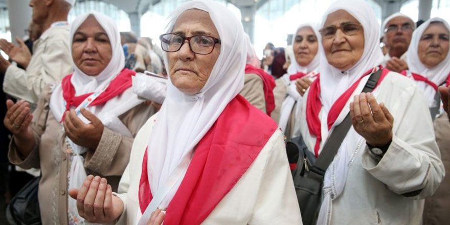 İlk hac kafilesi dualarla yola çıktı