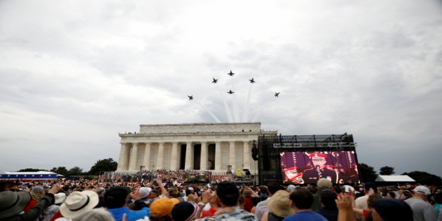 ABD'de kutlamaların önüne Trump geçti