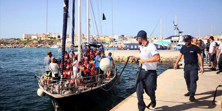 Düzensiz göçmenleri kurtaran STK'lere İtalya ve Malta engeli