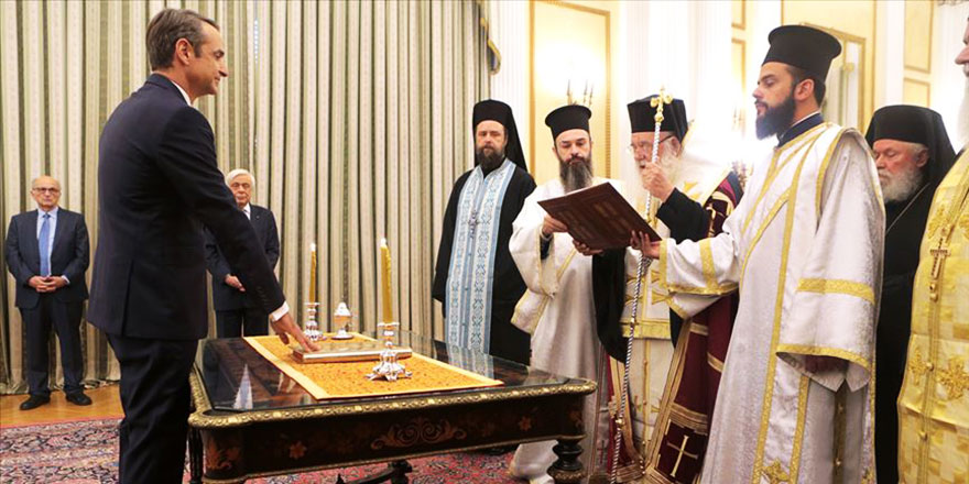 Yunanistan başbakanı dini törende İncil üzerine yemin ederek göreve başladı