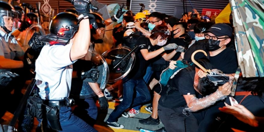 Hong Kong'taki protesto liderleri sokakları terk etmeye ikna olmadı