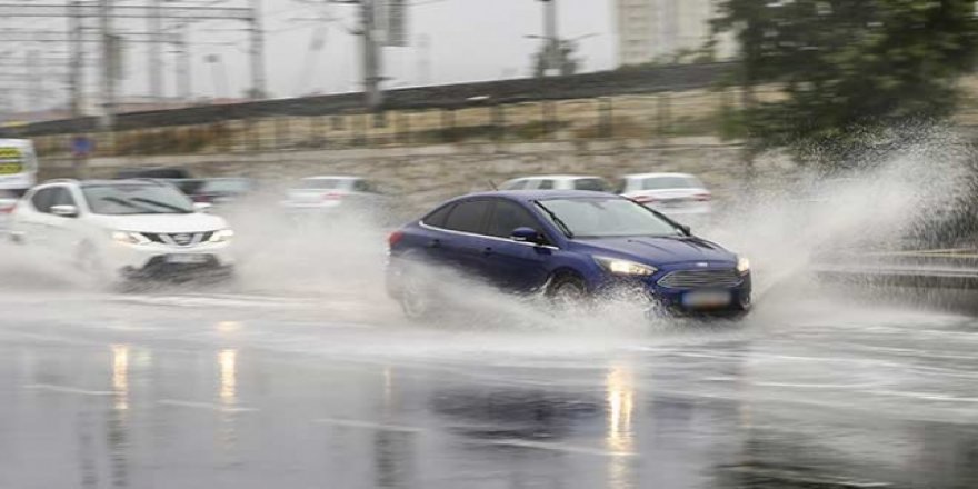 Ankara'da şiddetli sağanak etkili oldu