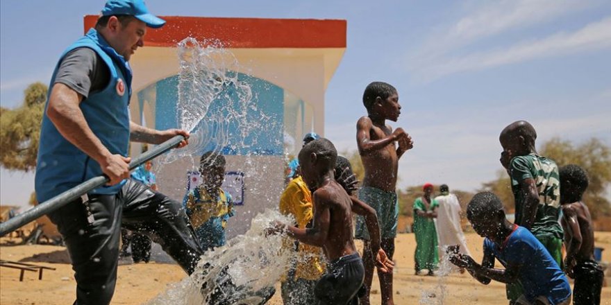 Öğrencilerden Afrika'ya 'can suyu'