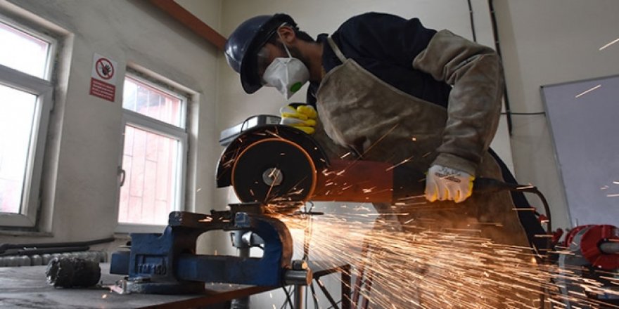 Mesleki eğitim merkezi öğrencilerine lise diploması imkanı