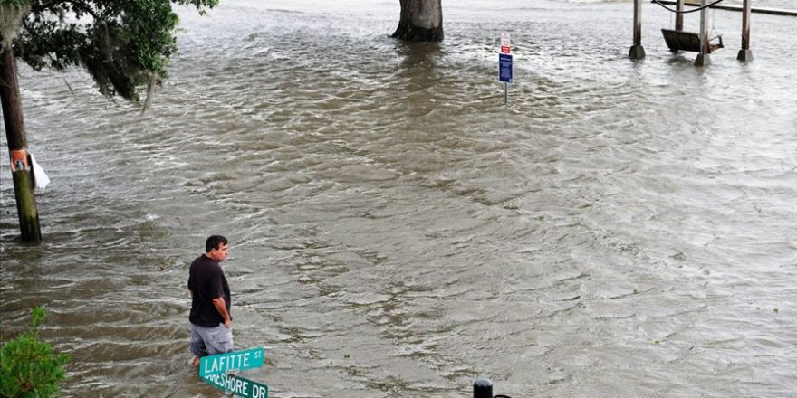ABD'yi tropik fırtına vurdu