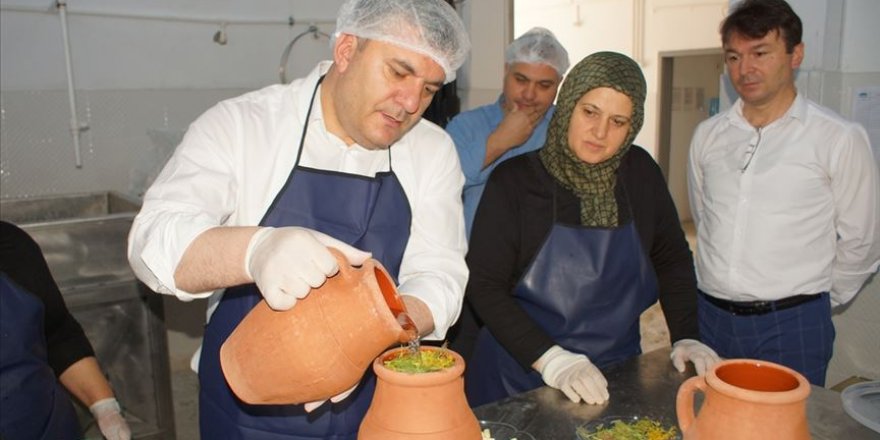 Meşhur Çubuk Turşusu'nu belediye başkanı kurdu