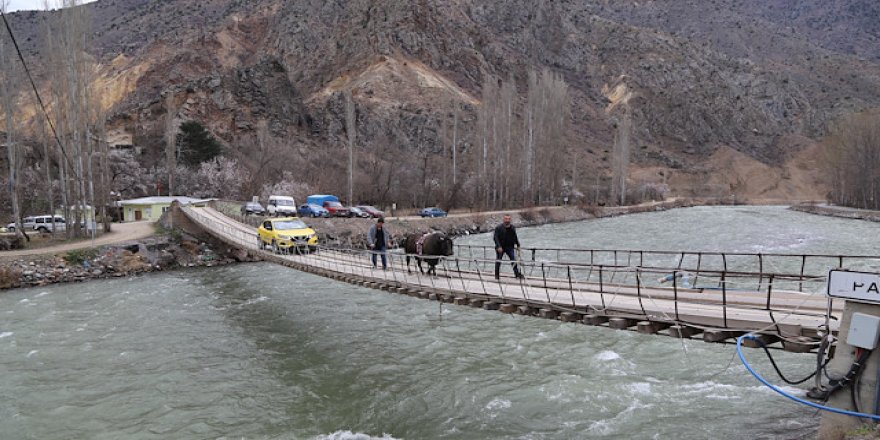Çoruh Nehri üzerinde bulunan 11 asma köprü tarihe meydan okuyor