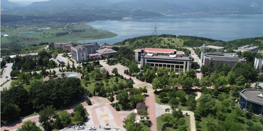 Öğrencilerinin yarı zamanlı çalışabileceği üniversite