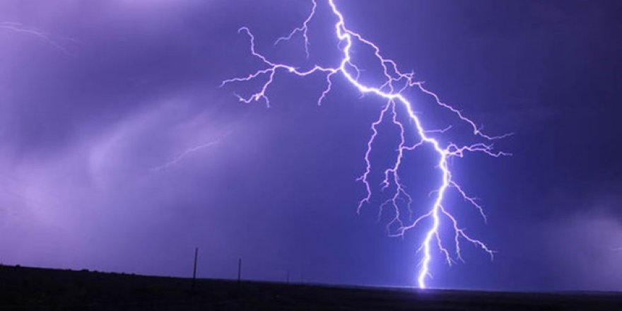 Keşmir'e yıldırım düştü