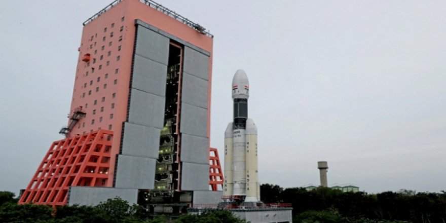 Hindistan'ın ikinci Ay görevi ertelendi