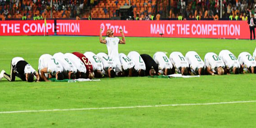 Bütün takım şampiyonluğu şükür secdesi ile kutladı