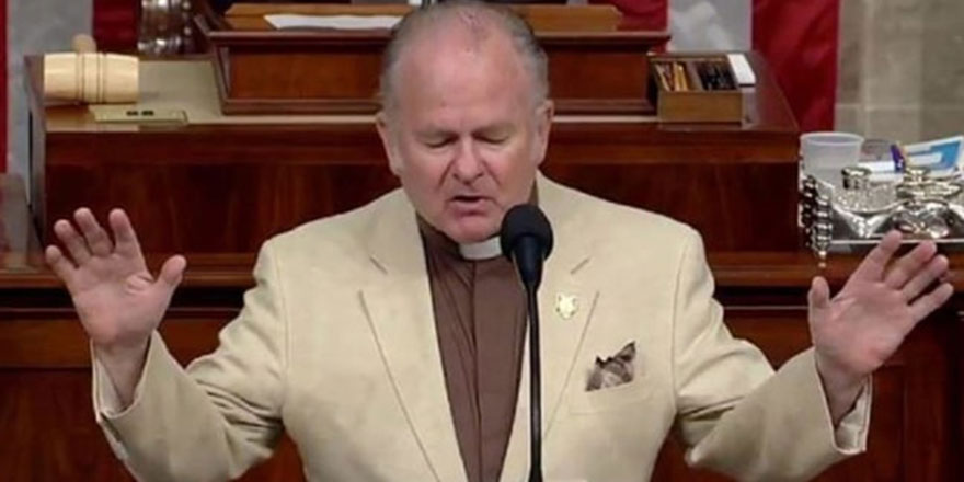 ABD Kongresi'nde karanlık ruhları kovmak için dua okundu