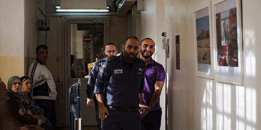 İsrail'in sınır dışı etmeye çalıştığı AA muhabirinden haber alınamıyor