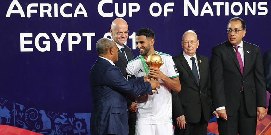 Darbecilerle tokalaşmayan futbolcu içn suç duyurusunda bulundular