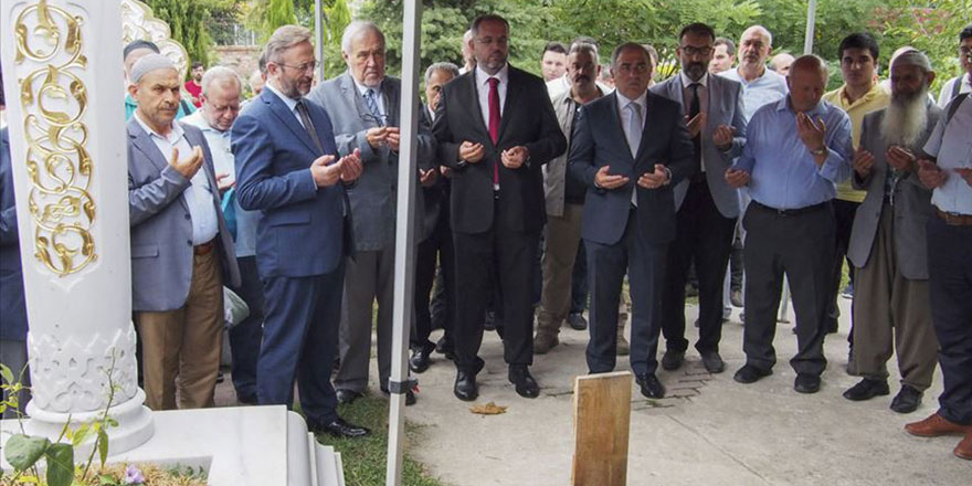 Prof. Dr. Halil İnalcık kabri başında anıldı: Hayatı boyunca kendini her zaman nakıs hissetti